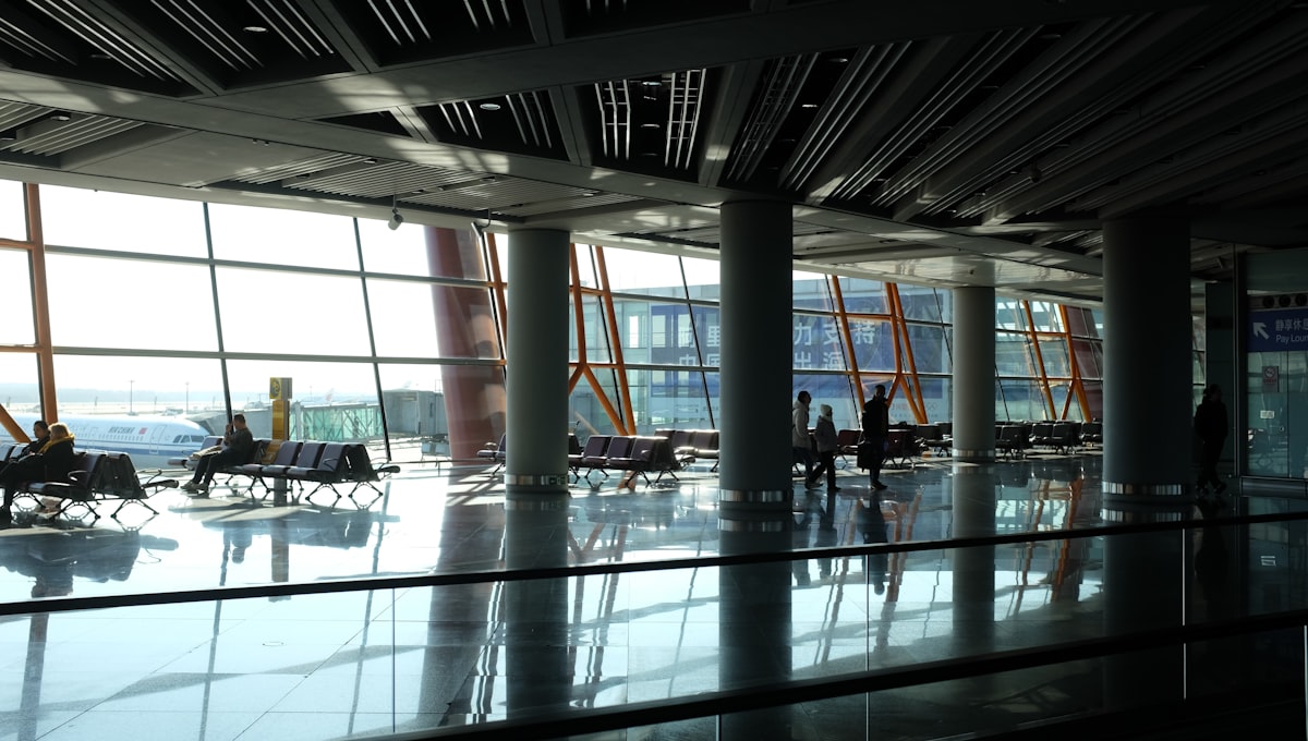 One-Way vs Return Flights: When Each Strategy Saves More